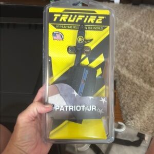 Sleek Black Cell Phone Holder with Adjustable Grip